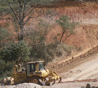 Trator de esteira em obra de terraplenagem